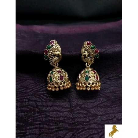 Graceful earrings and studs