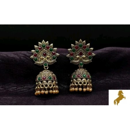Graceful earrings and studs