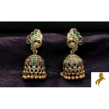 Graceful earrings and studs