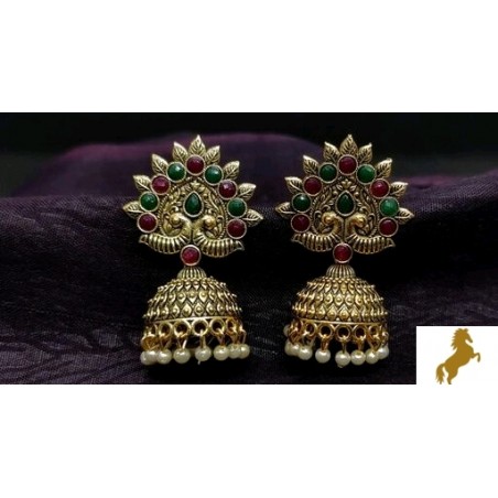 Graceful earrings and studs